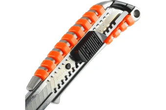 Нож строительный PATRIOT CKP-183 (с выдв. сегментир. лезвием, автофикс.,двухкомп. алюм. корпус, 18мм