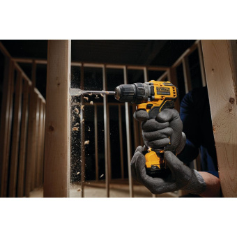 Шуруповерт DeWalt DCD 701 D2-QW (12В,250Вт,2х2,0АчLi-ion,БЗП-10мм,0-425/1500об./мин.,57,5/22,5Нм)