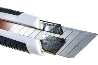 Нож со сменным лезвием Монтажник 25мм, обрезиненный, ABS+TPR 600508