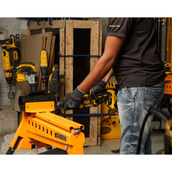 Прямошлифовальная машина DeWalt DCG426N-XJ  без АКБ и ЗУ