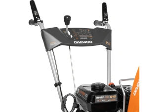 Бензиновый снегоуборщик DAEWOO S 6060 с шипов. колесами