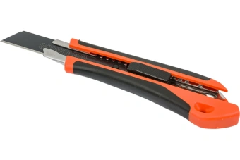 Нож FINLAND строительный с лезвием 18мм      2013